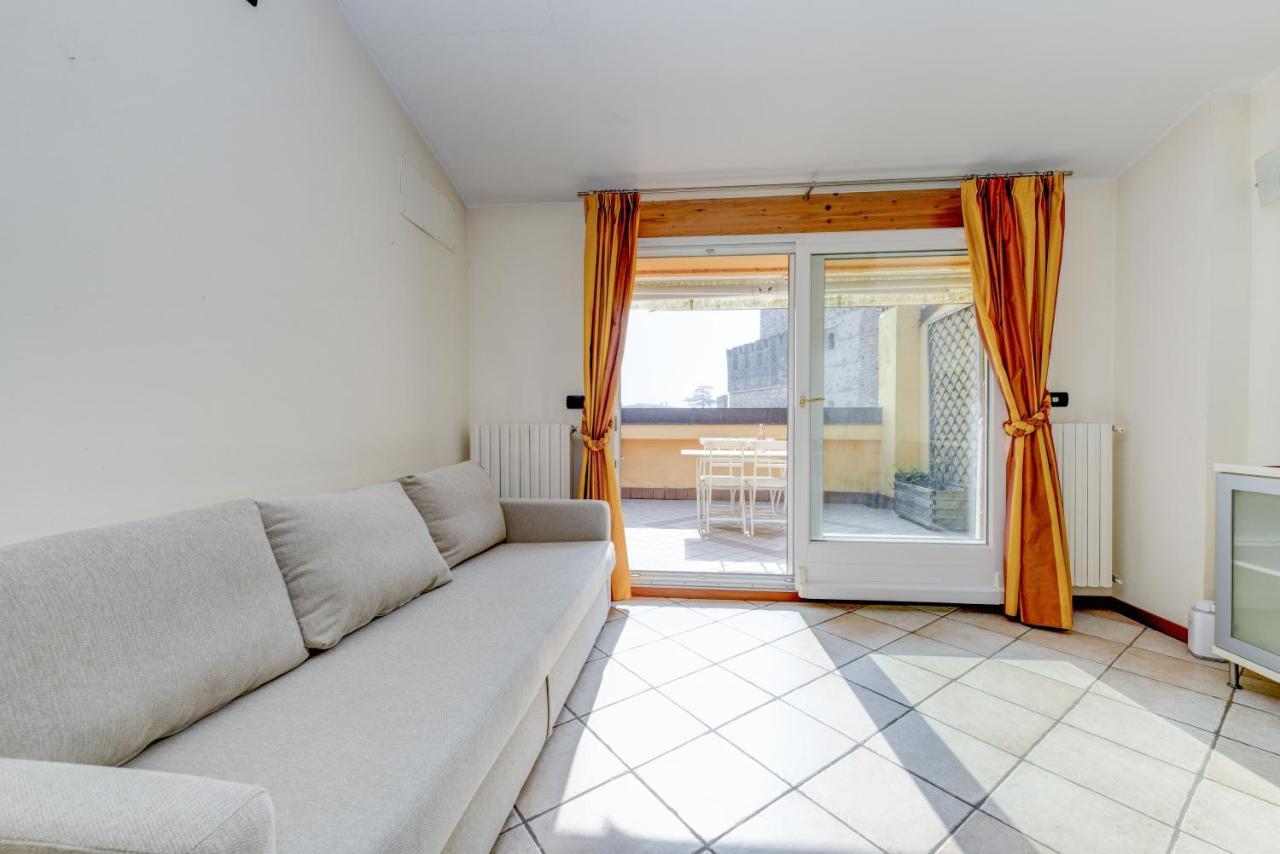 Sunset Apartment Home & Terrace Сірміоне Екстер'єр фото