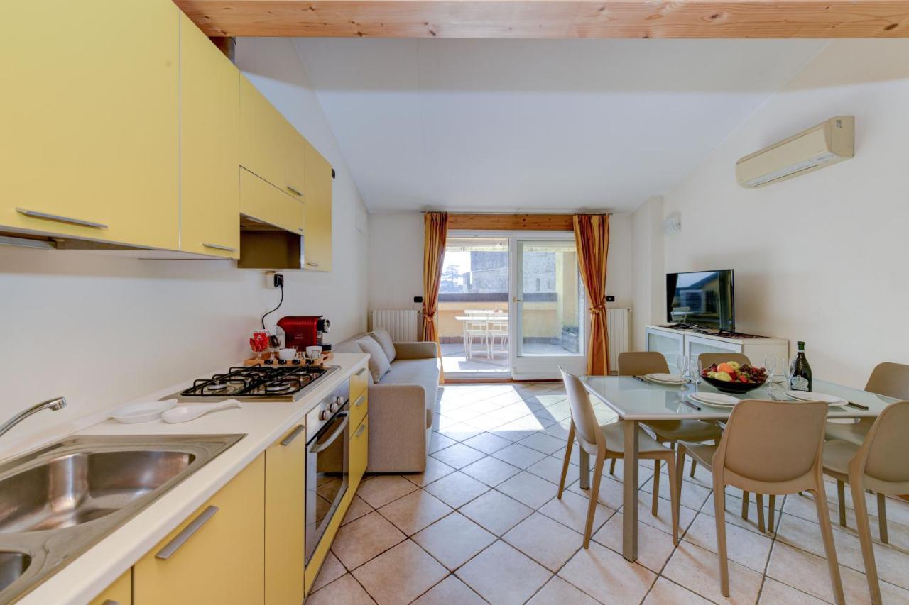 Sunset Apartment Home & Terrace Сірміоне Екстер'єр фото