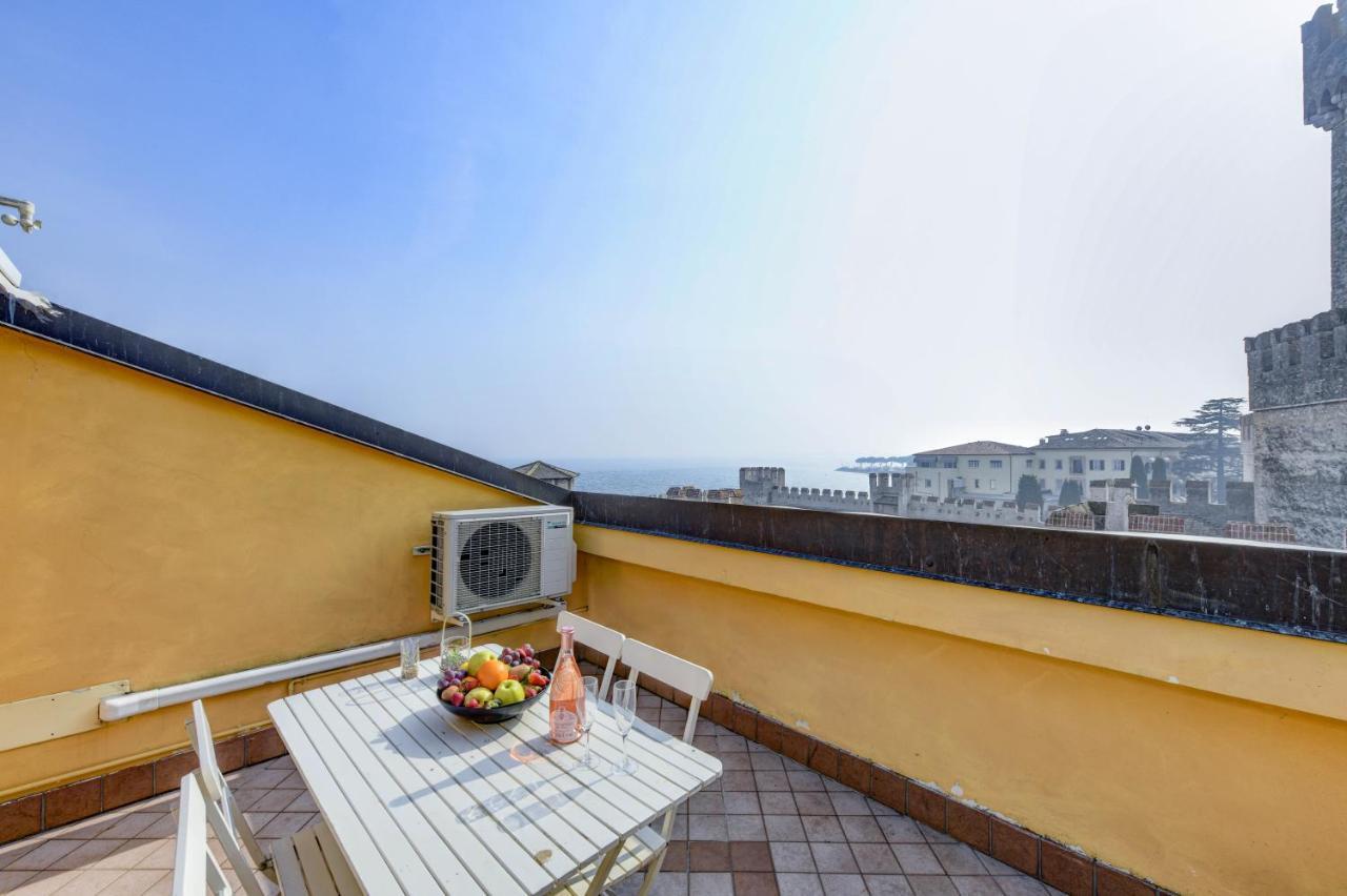 Sunset Apartment Home & Terrace Сірміоне Екстер'єр фото